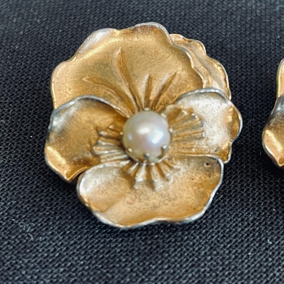 Vintage Marvella Faux Pearl Gold Tone Floral Clip On Earrings - Picture 4 of 5